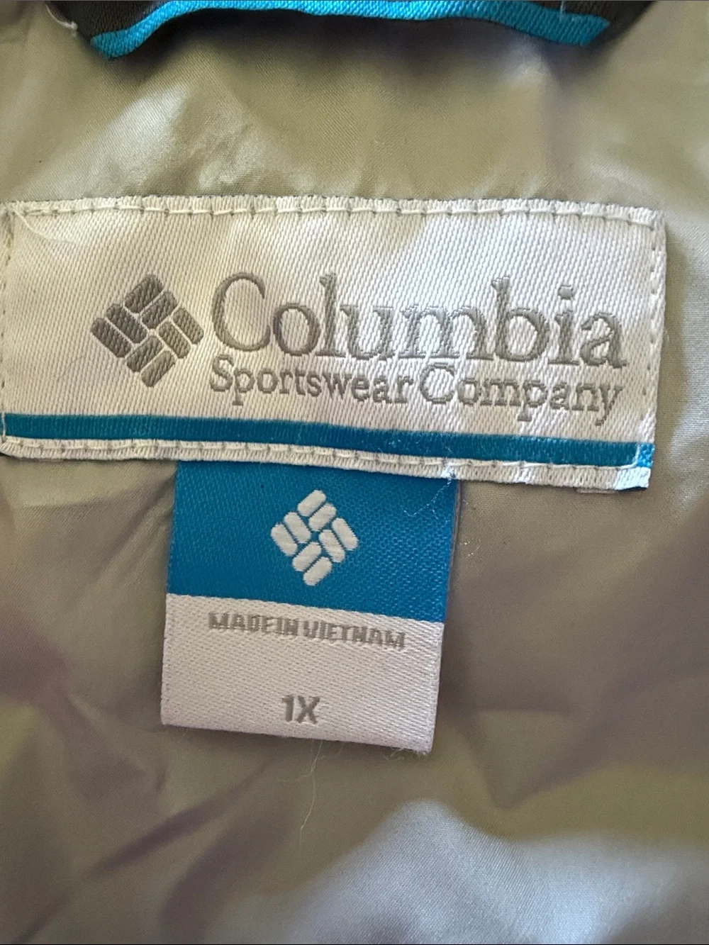 Columbia  women ' s Light Gray Jacket with Purple Accents Size 1X